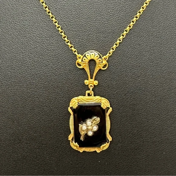 Elegant Vintage Victorian-Style Necklace with Faux Pearls - Picture 4 of 14